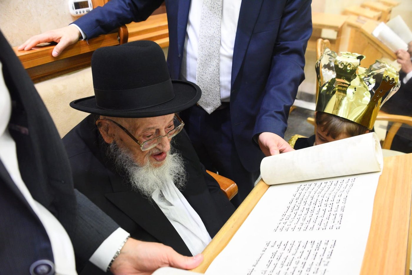 קריאת המגילה בליל פורים בבני ברק