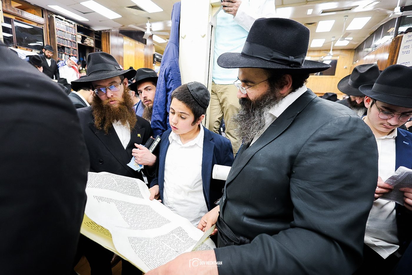 קריאת המגילה במרכז חב"ד העולמי