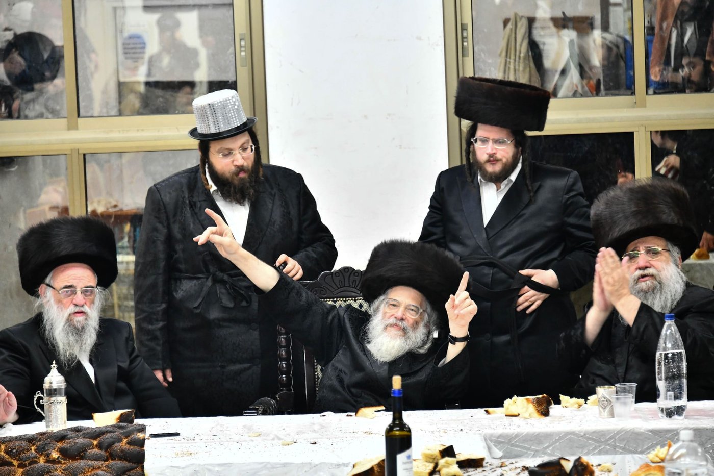 טיש פורים בחצר הקודש חוג חתם סופר