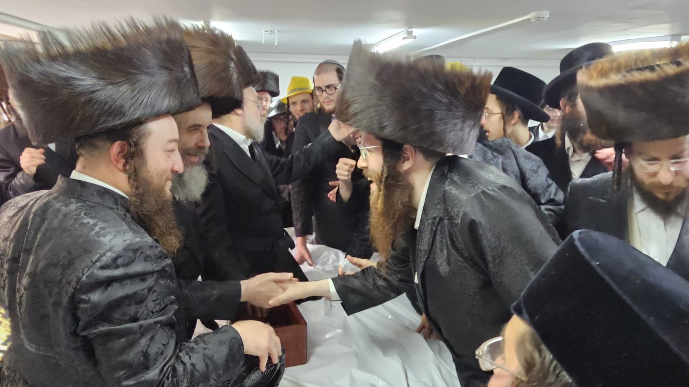 משתה היין עם האחים מויז'ניץ בפורים