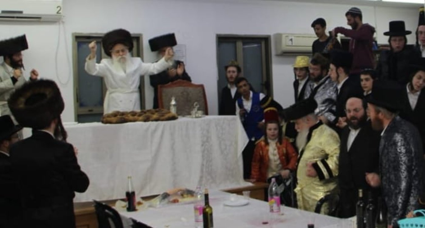 טיש פורים בחצר הקודש בוטשאן