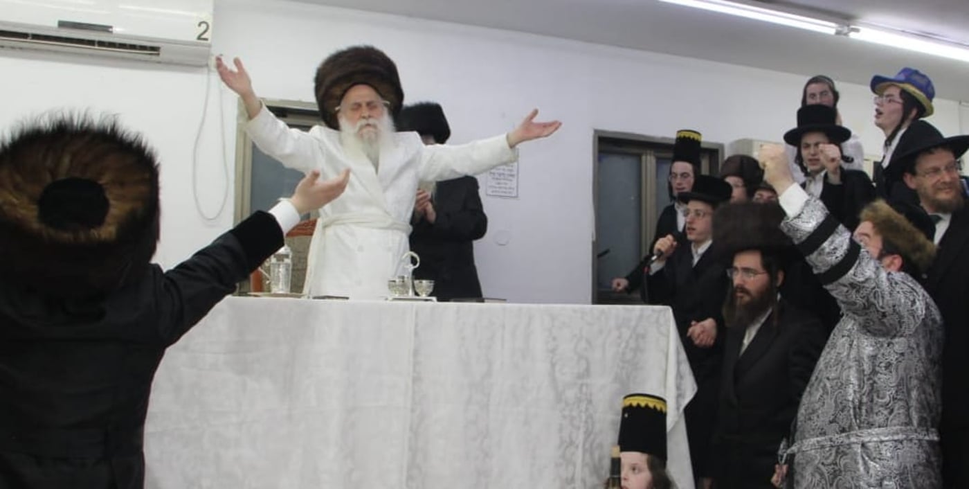 טיש פורים בחצר הקודש בוטשאן
