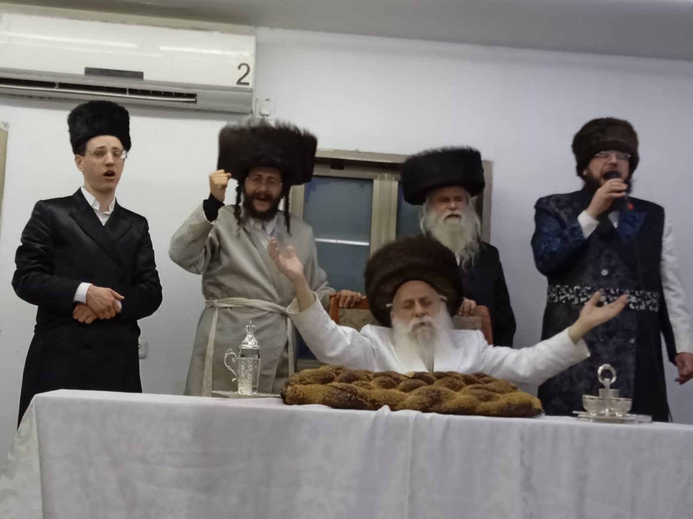 טיש פורים בחצר הקודש בוטשאן