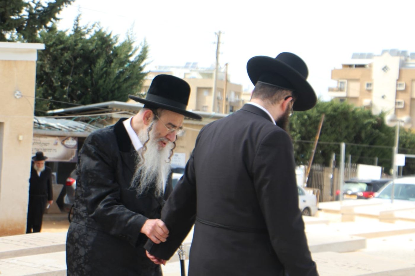 כך פקד האדמו"ר מאלכסנדר את אוהל צדיקי החצר | צפו