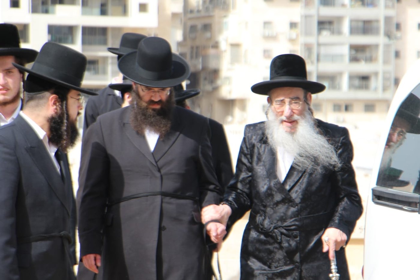 כך פקד האדמו"ר מאלכסנדר את אוהל צדיקי החצר | צפו