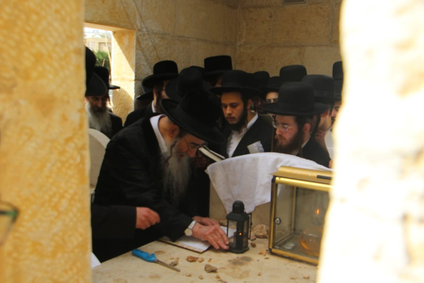 כך פקד האדמו"ר מאלכסנדר את אוהל צדיקי החצר | צפו