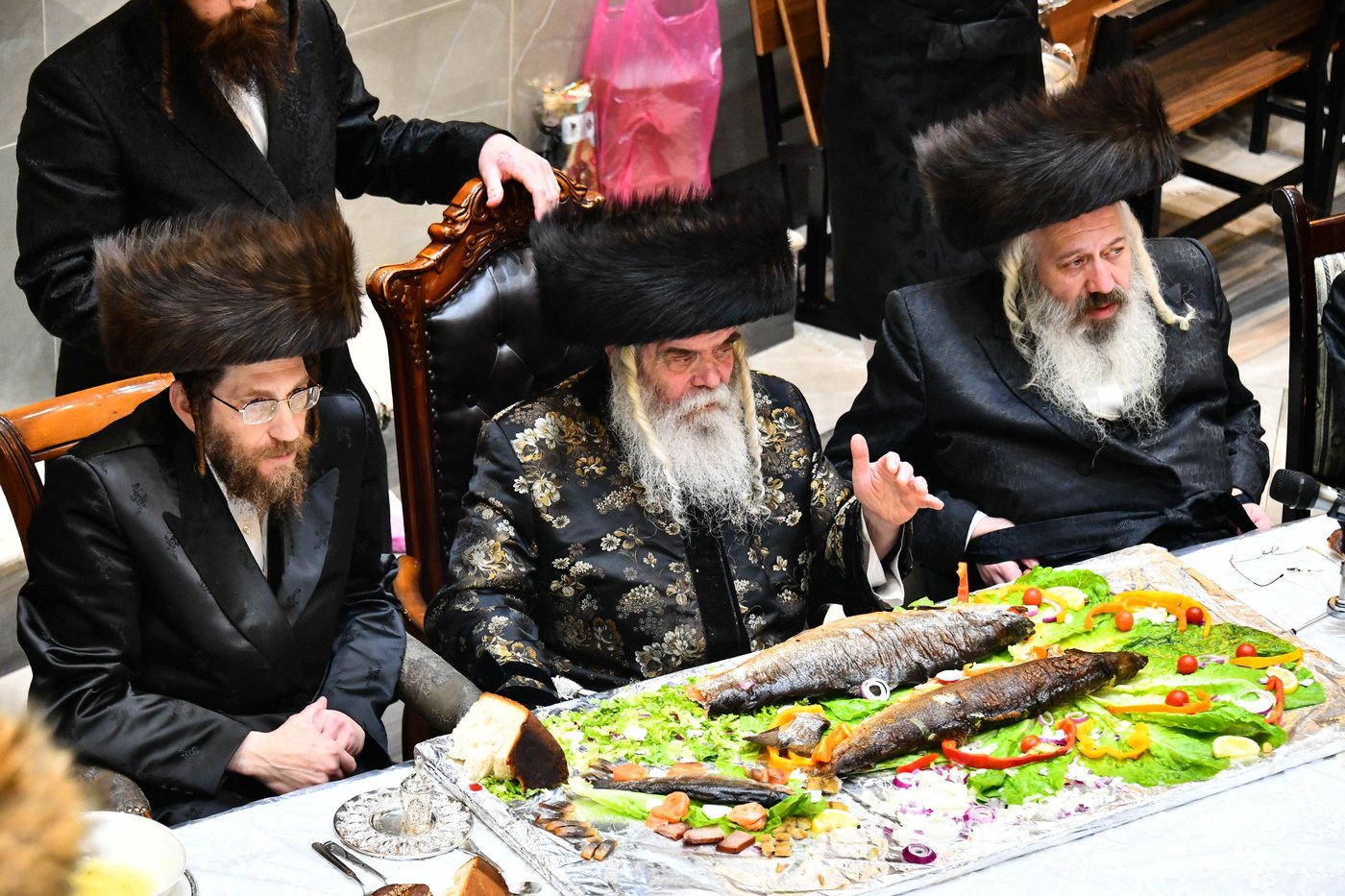 טיש פורים בחצה"ק קרעטשניף ירושלים