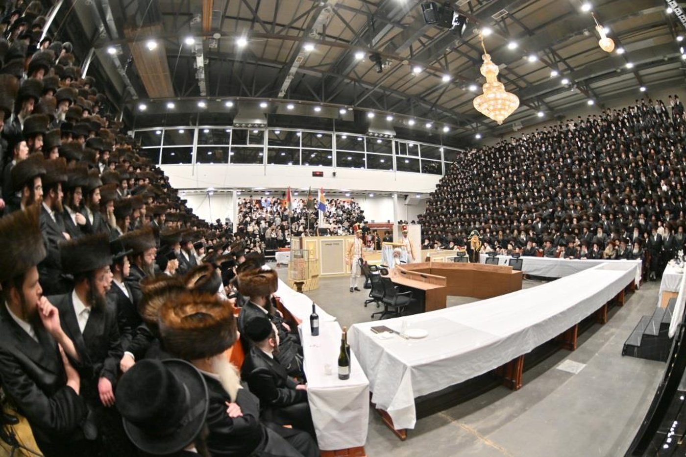 יהושע פרוכטר תיעד: מראות הוד מימי הפורים בחצה"ק ויזניץ