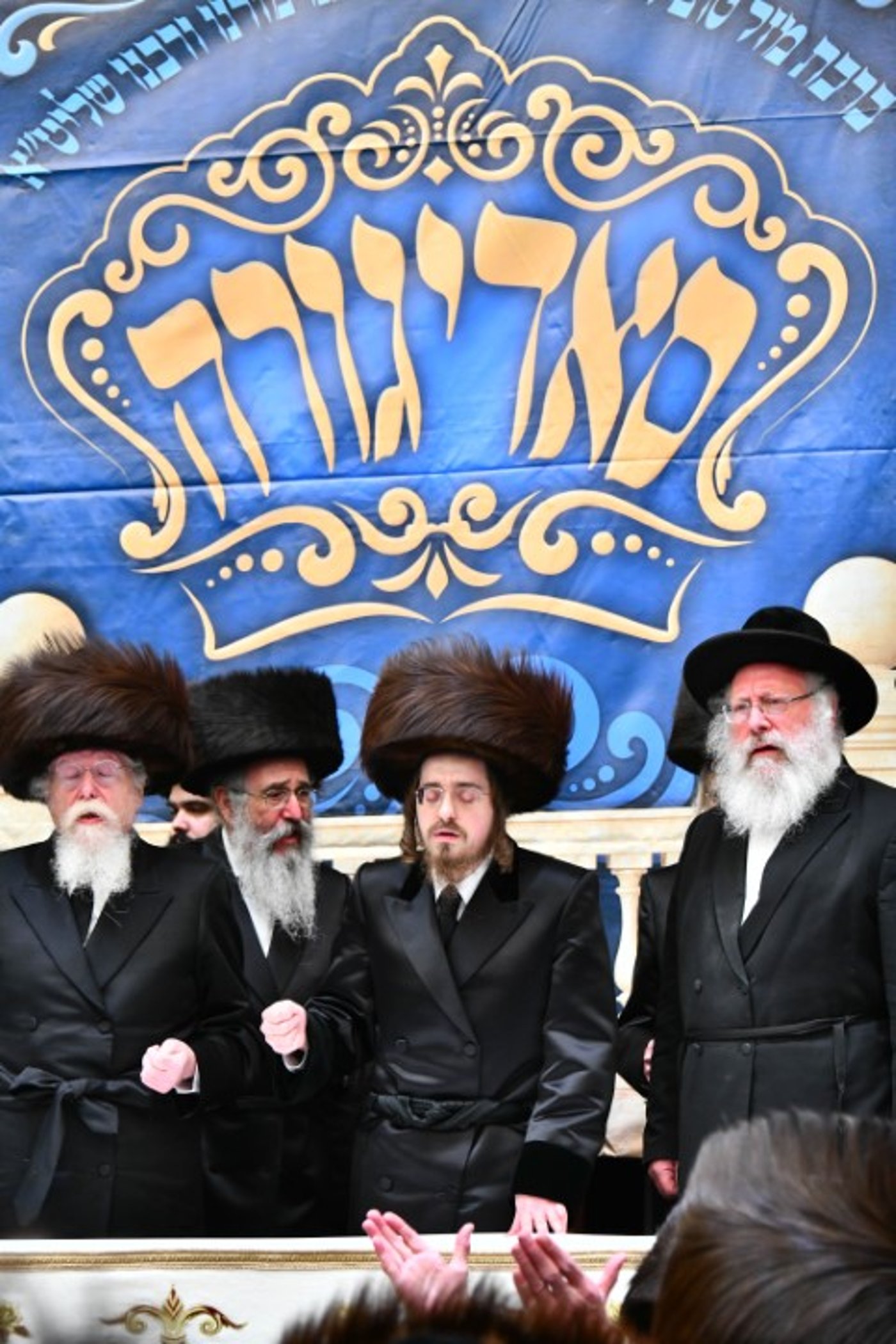 אלפים בשמחת הברית לינוקא מסאדיגורה; איך נקרא הבן?