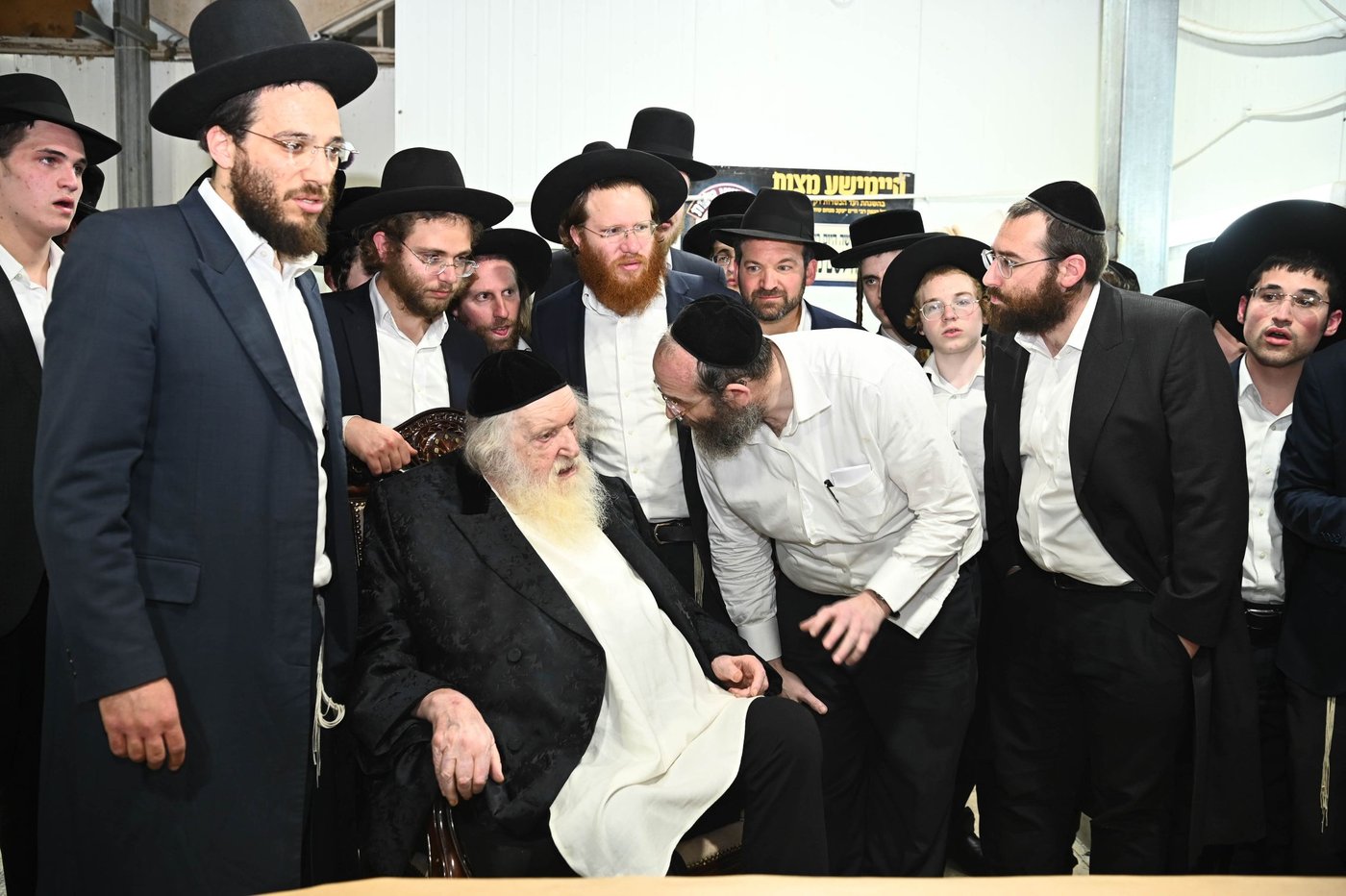 הגר"מ שטרנבוך באפיית מצות