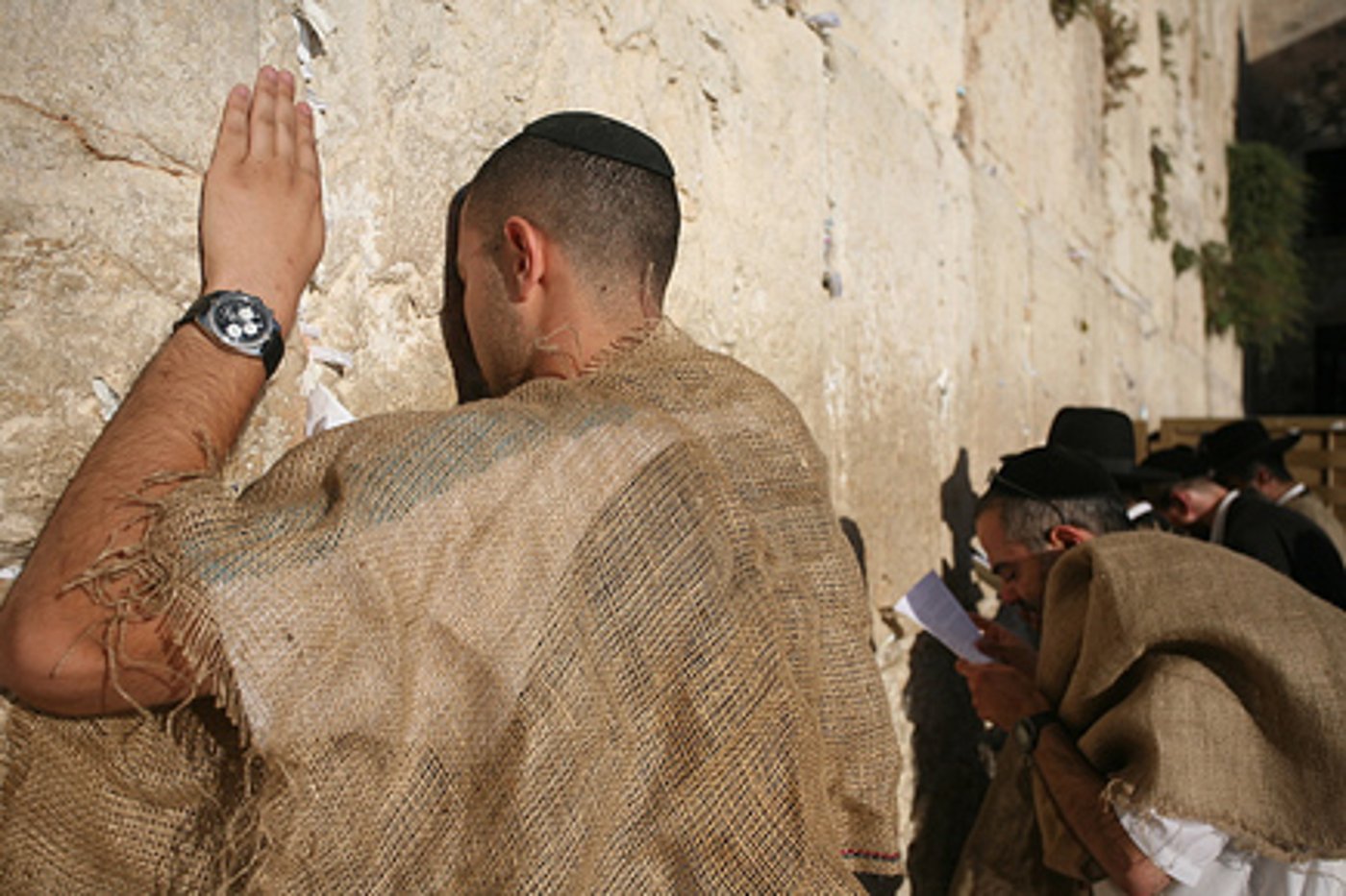 אלפים בעצרת בכותל עם הגר"מ אליהו