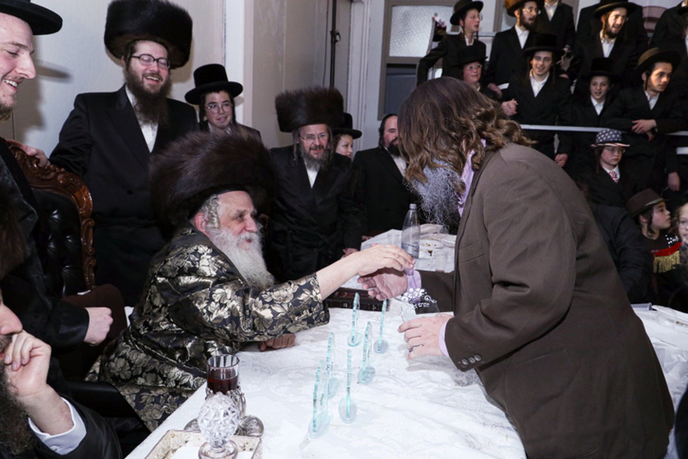 הצגה אומנותית ודג גדול | פורים בחצר קאסוב ויזניץ