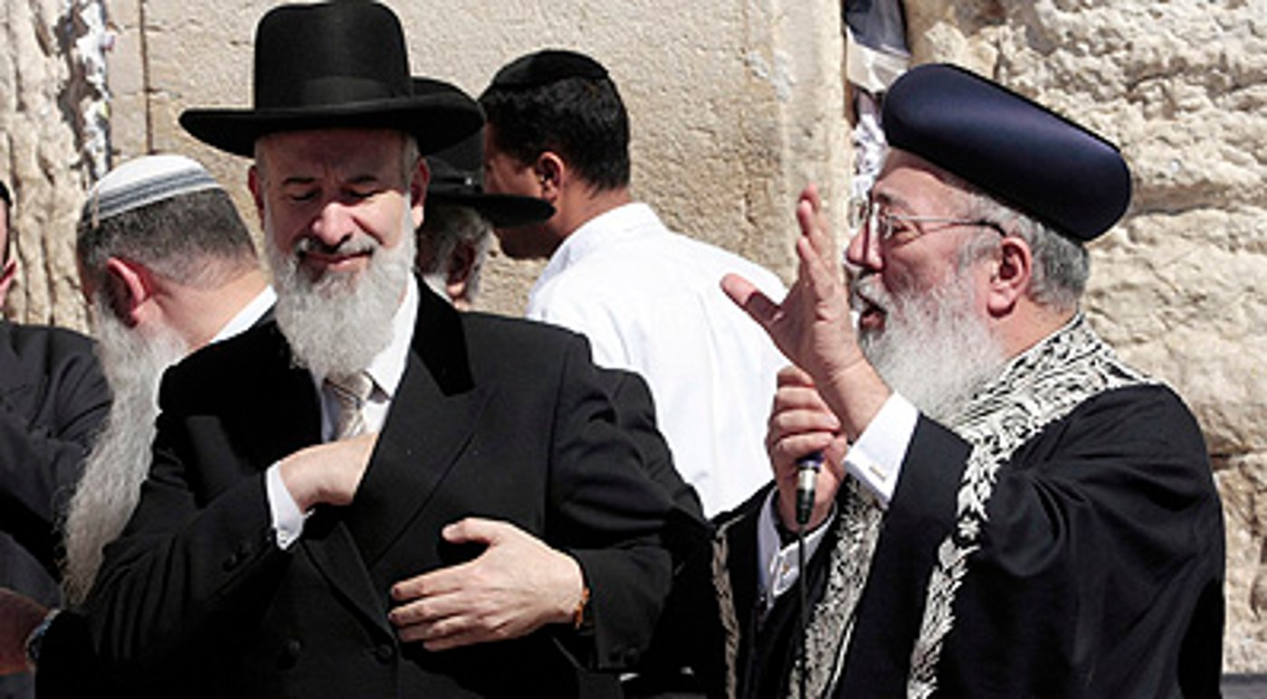 הרבנים עמאר ומצגר.