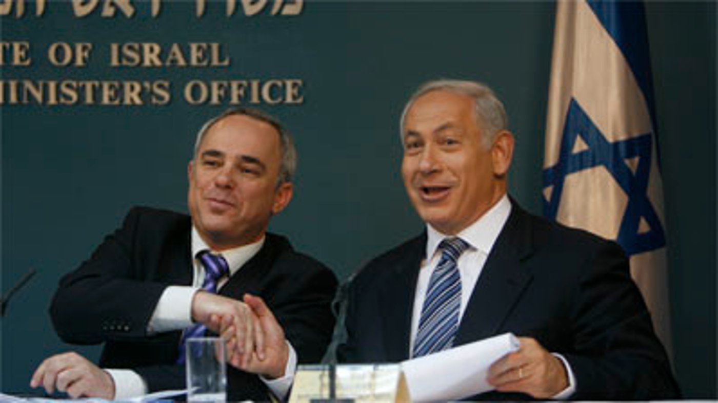 ראש הממשלה ושר האוצר.