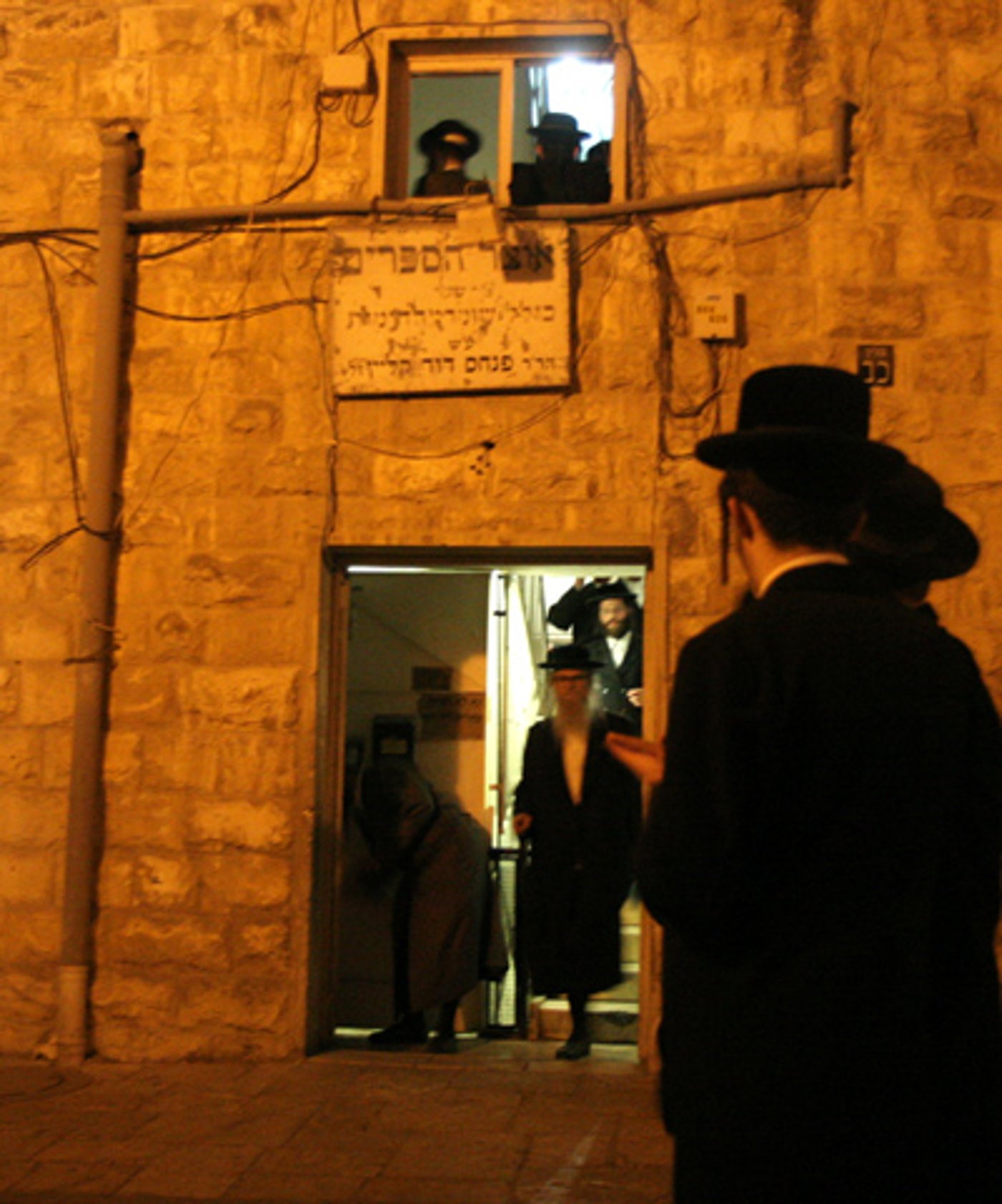 בָּכוֹ תִבְכֶּה בַּלַּיְלָה ● תמונות