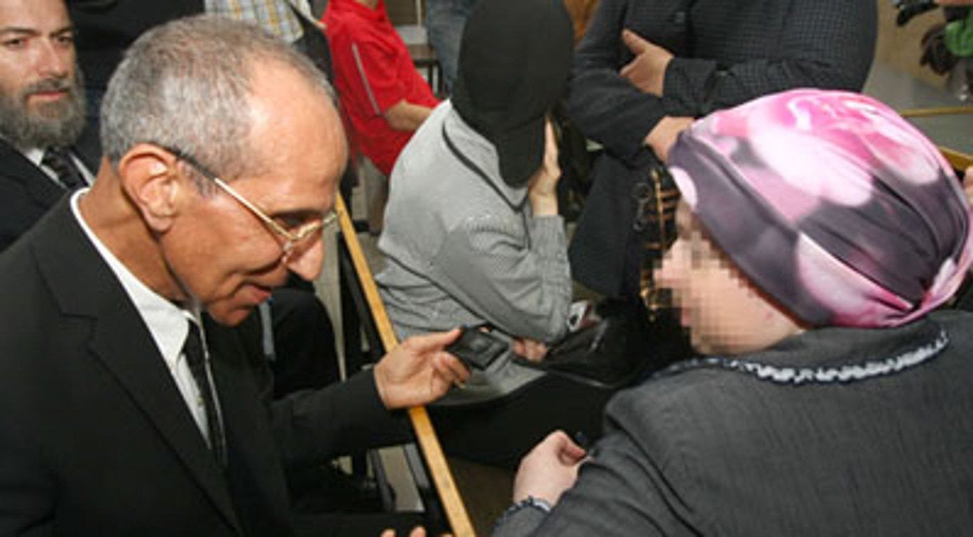 האם המרעיבה ועורך דינה