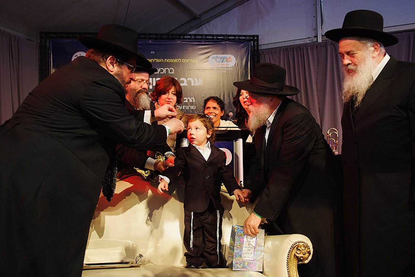 במעמד ה"חלאקה" למוישי: קהל האלפים הזיל דמעות