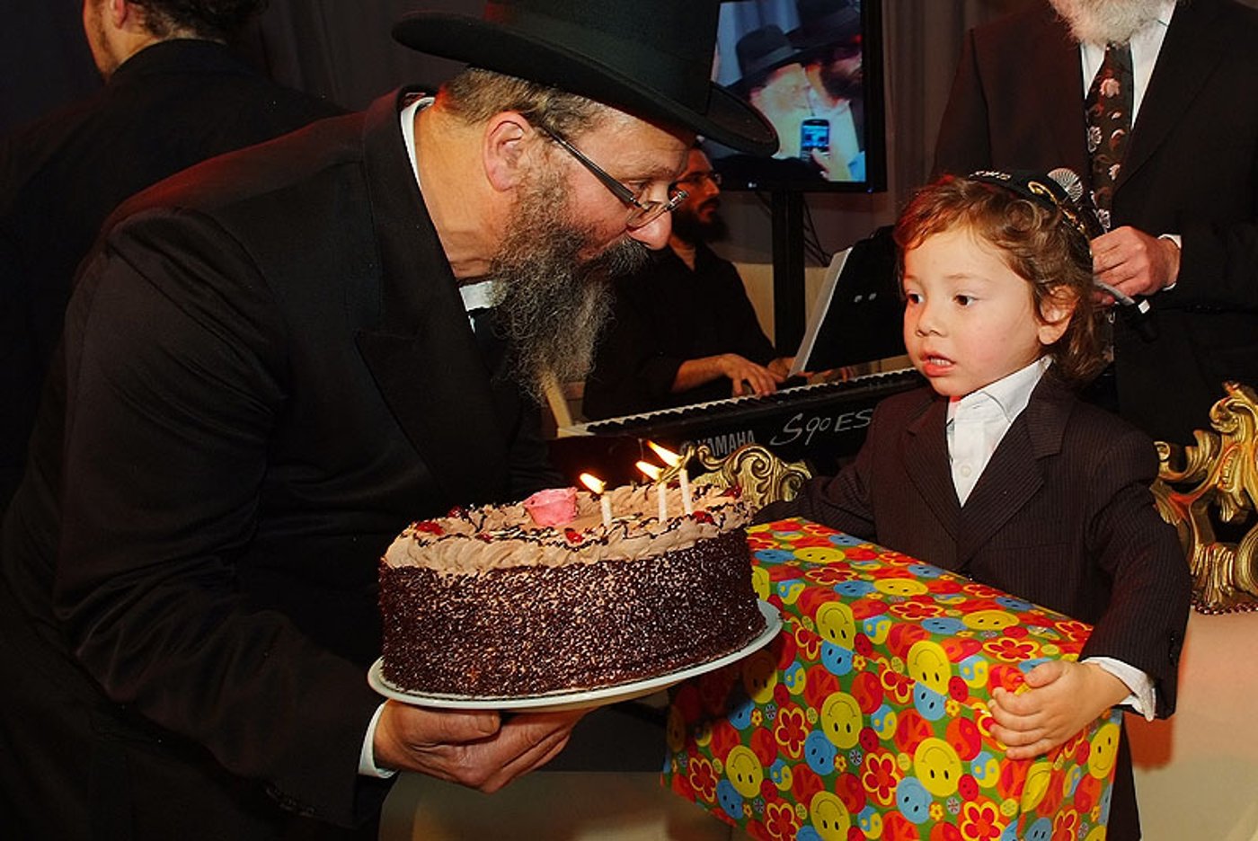 במעמד ה"חלאקה" למוישי: קהל האלפים הזיל דמעות
