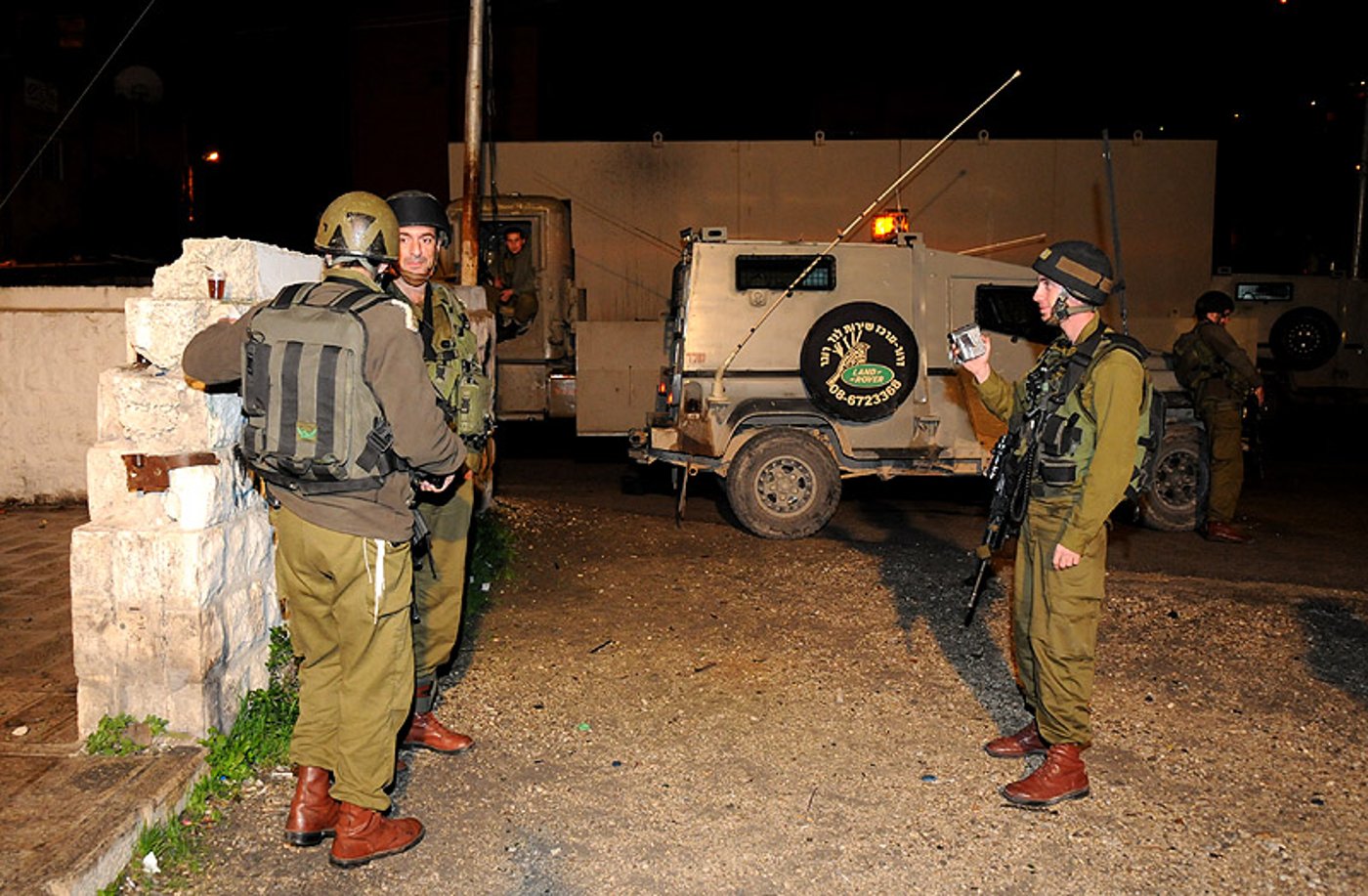 תפילה תחת אבטחה: תיעוד נדיר מתפילה על קבר יוסף