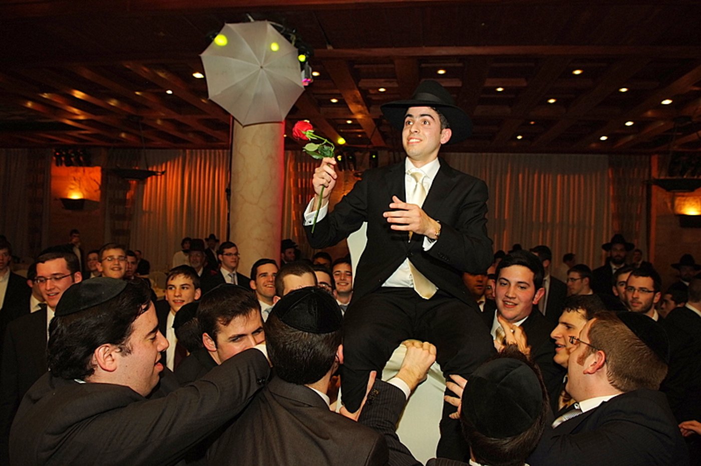 ענבי הגפן: צפו בחתונת משפחת לאופר