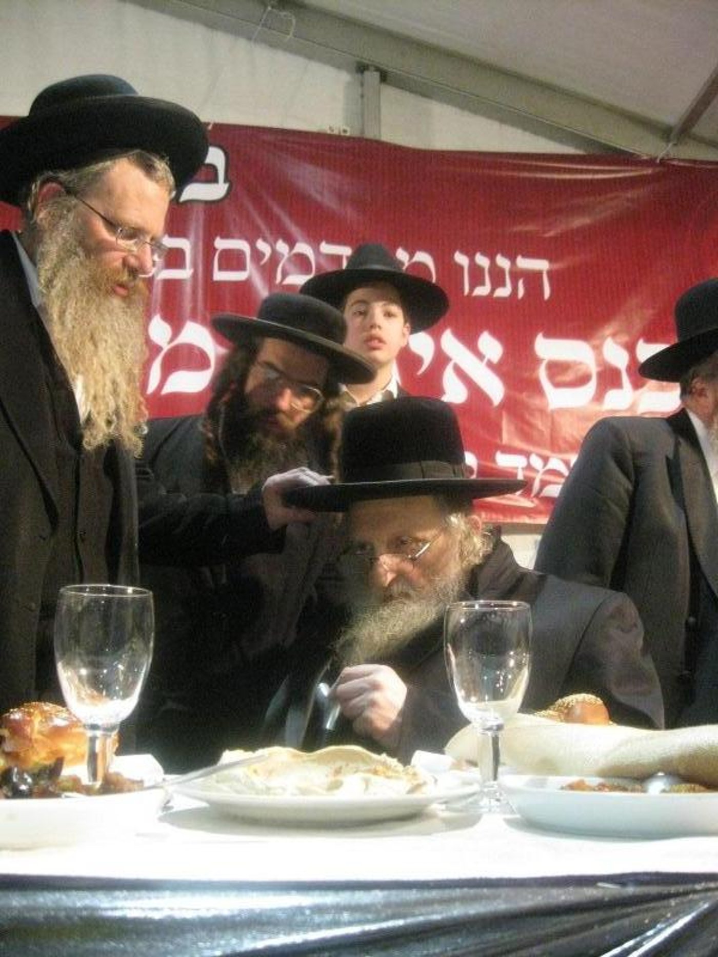 בושה: מנסים לפגוע בכבוד התורה