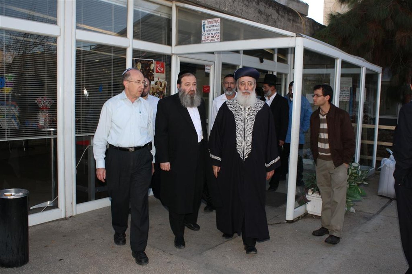 בקול נרגש: הראשל"צ הרב עמאר בירך את מציל הילדה