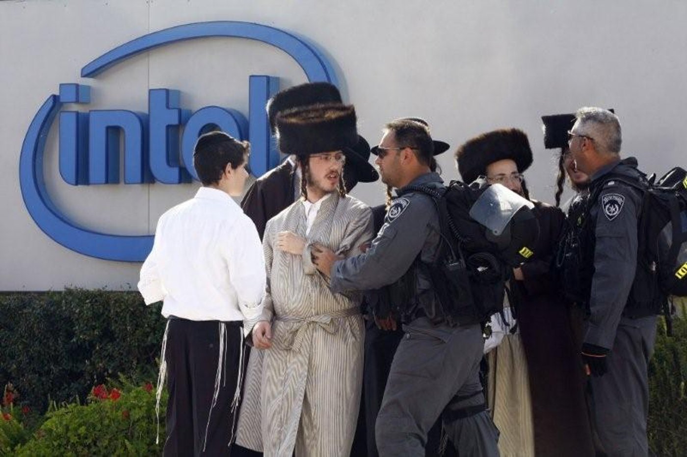 המשטרה הפעילה אלימות כלפי הגאב"ד, הגרי"ט וייס