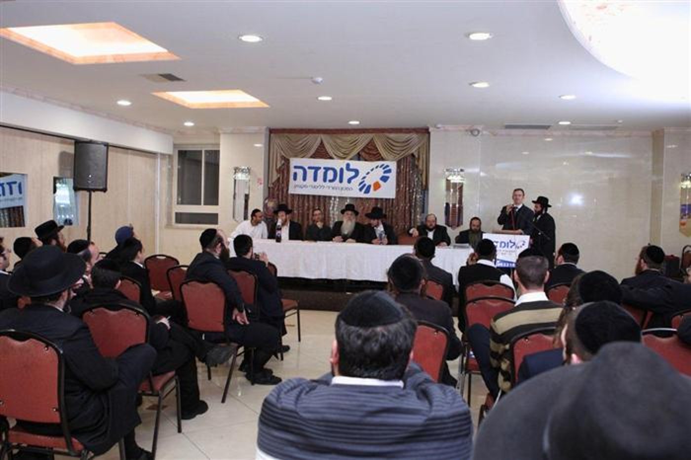 כח הפרסום החרדי עולה שלב: מאות בטקס הסיום של קורס הפרסום ב"לומדה"