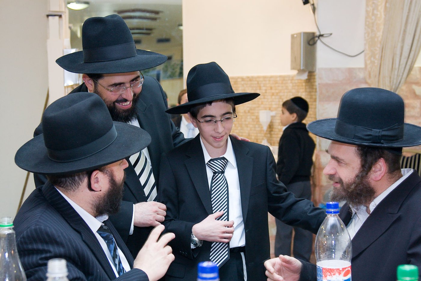 רבנים ועסקנים בשמחת מזכה הרבים