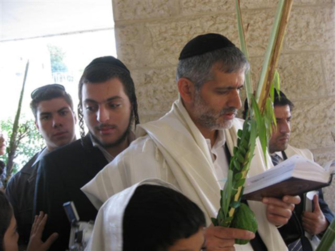 עולים לרגל: תמונות-חג מבית הגר"ע