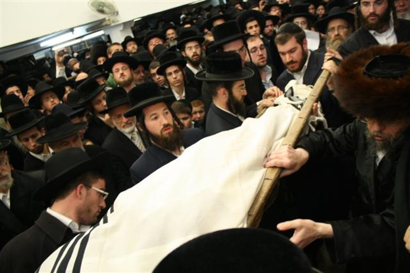 אלפים ליוו למנוחות את האדמו"ר מבוסטון זצ"ל