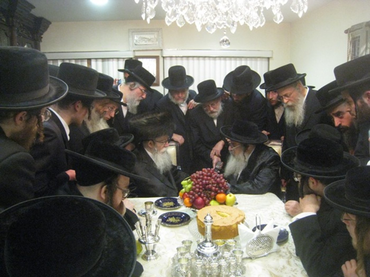האדמו´´ר מפשוורסק בביקור אצל האדמו´´ר מצאנז קלויזנבורג