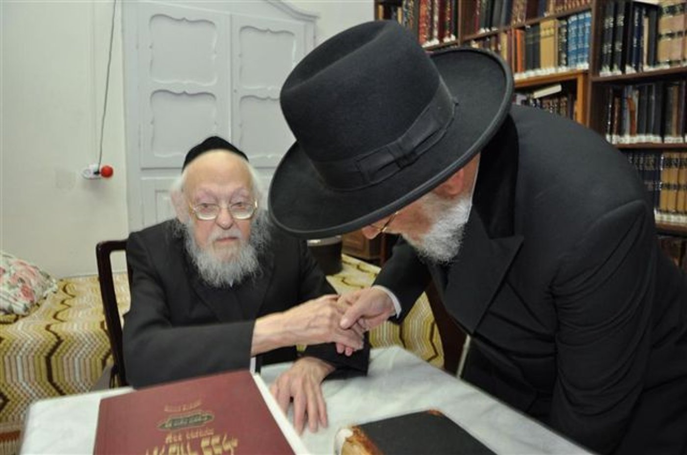 הרב לאו ובנו אצל הגרי"ש אלישיב