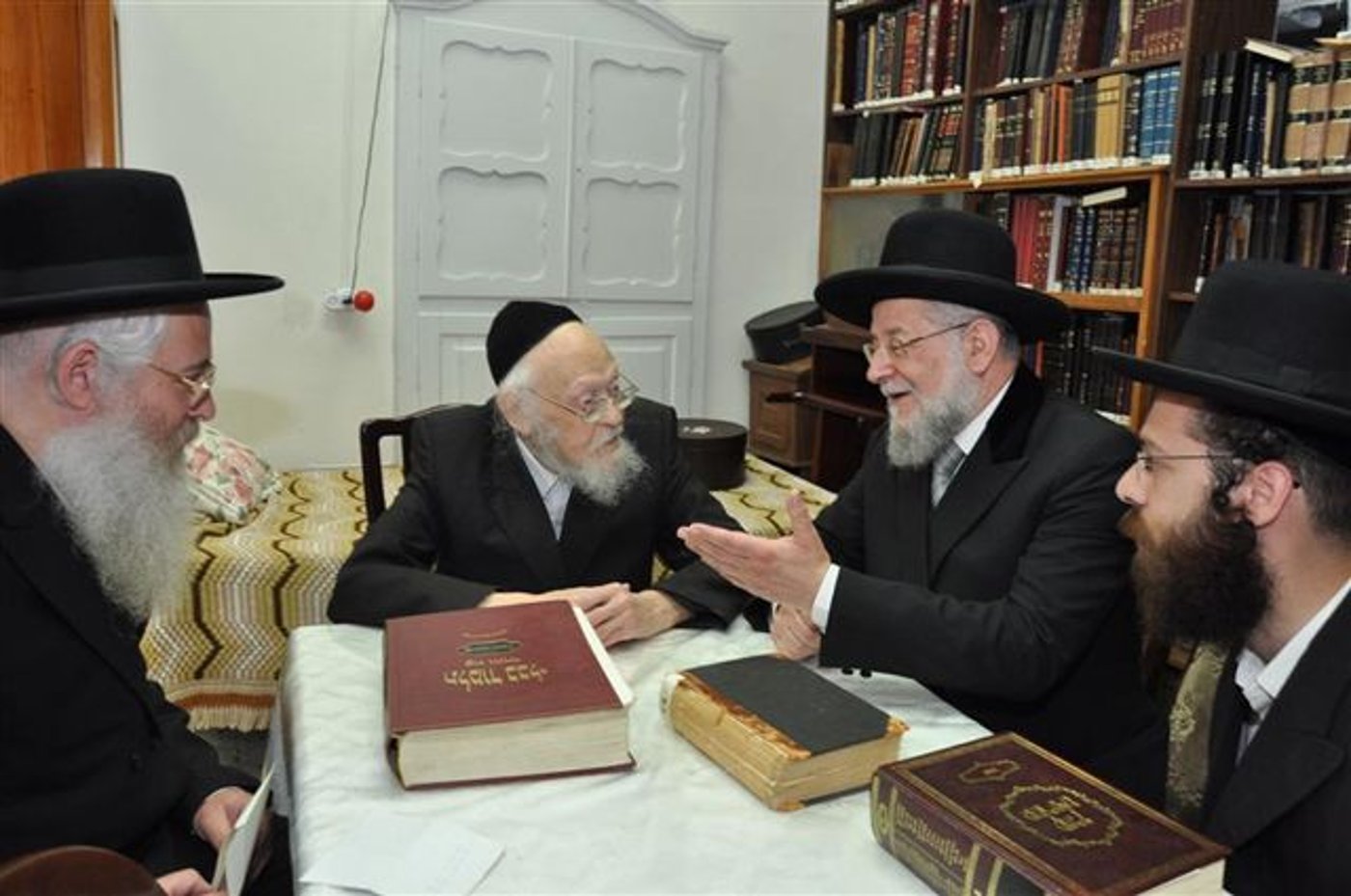 הרב לאו ובנו אצל הגרי"ש אלישיב