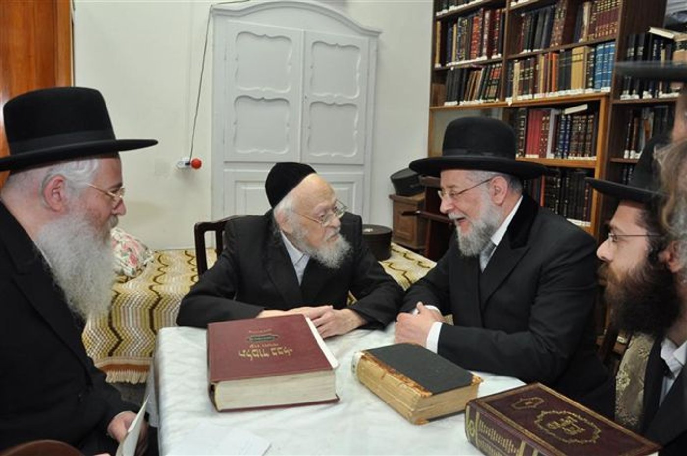 הרב לאו ובנו אצל הגרי"ש אלישיב