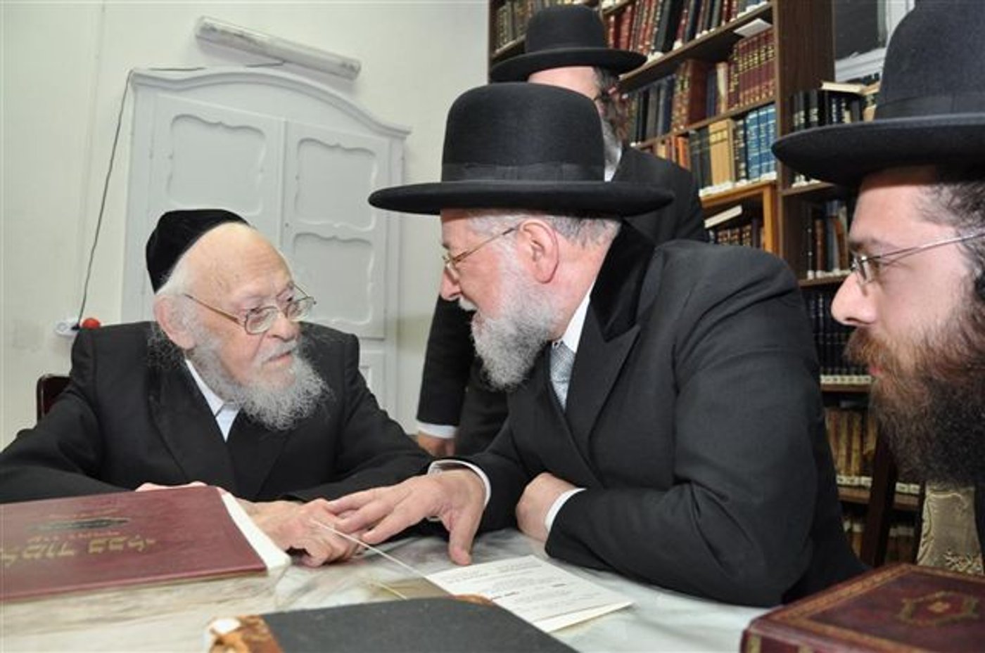 הרב לאו ובנו אצל הגרי"ש אלישיב