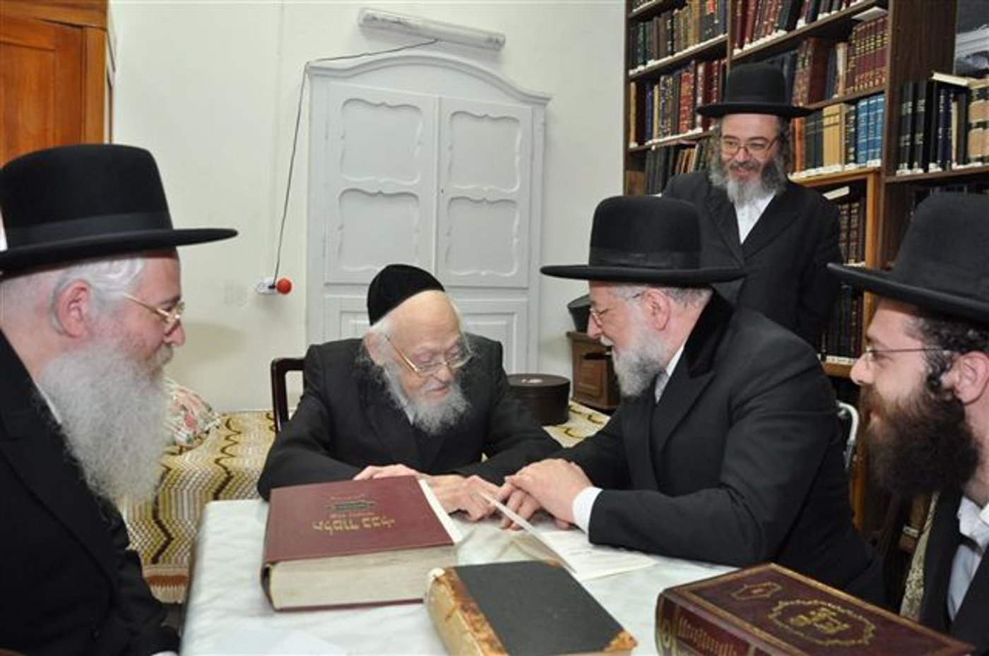 הרב לאו ובנו אצל הגרי"ש אלישיב
