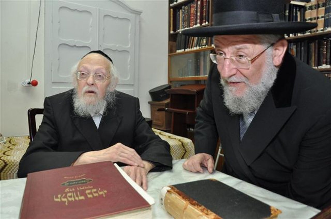 הרב לאו ובנו אצל הגרי"ש אלישיב
