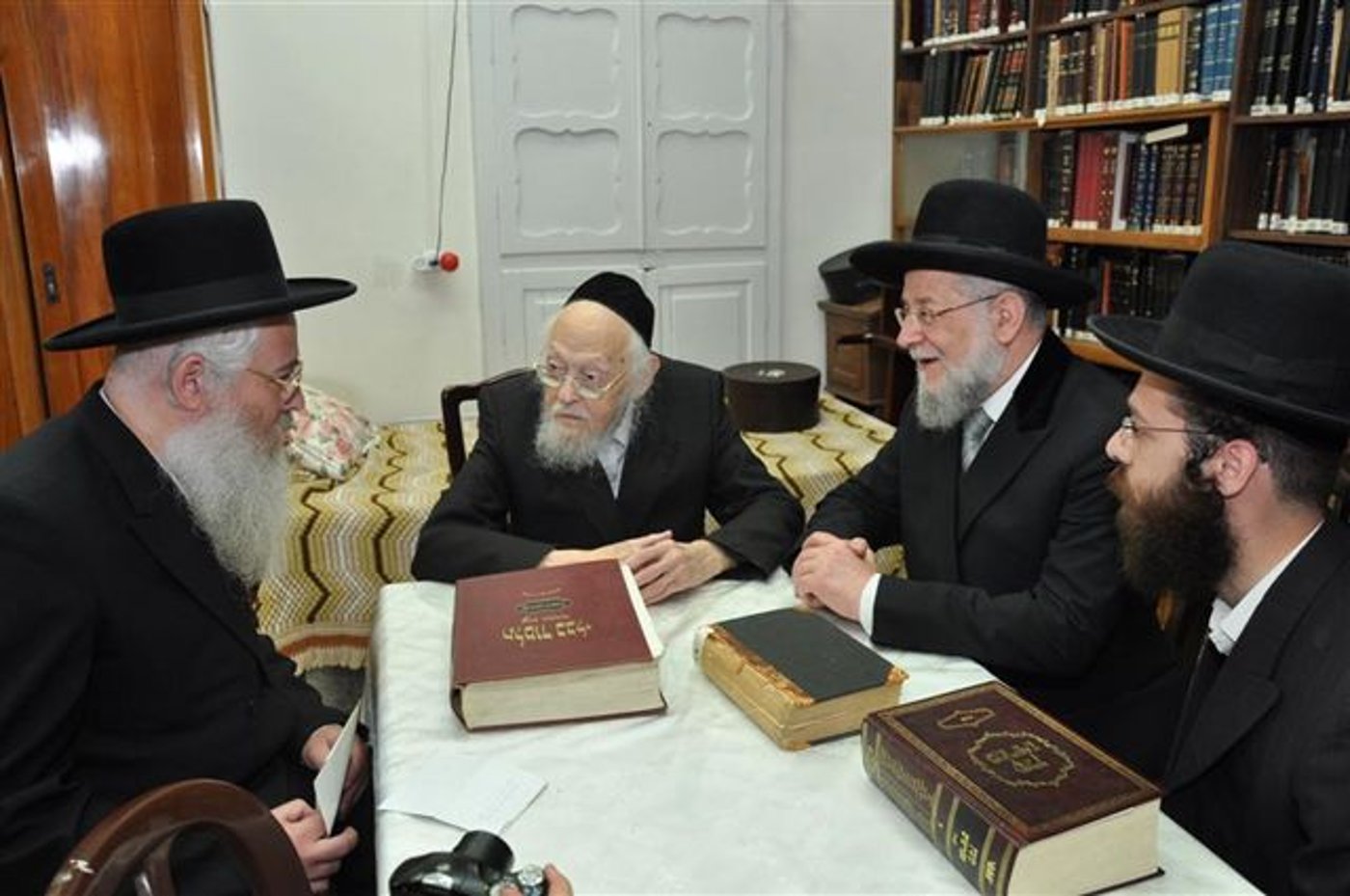 הרב לאו ובנו אצל הגרי"ש אלישיב