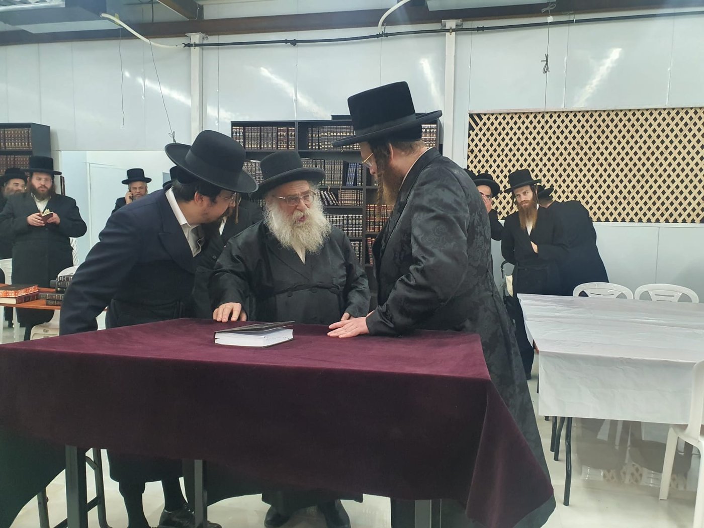 גאב"ד מאקאווא בביקור בספינקא בית שמש