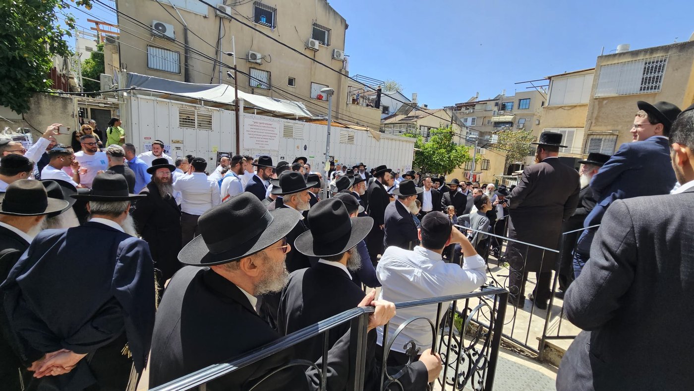הלוויתוש ל הרב אהרון יום טוב ז"ל בבני ברק