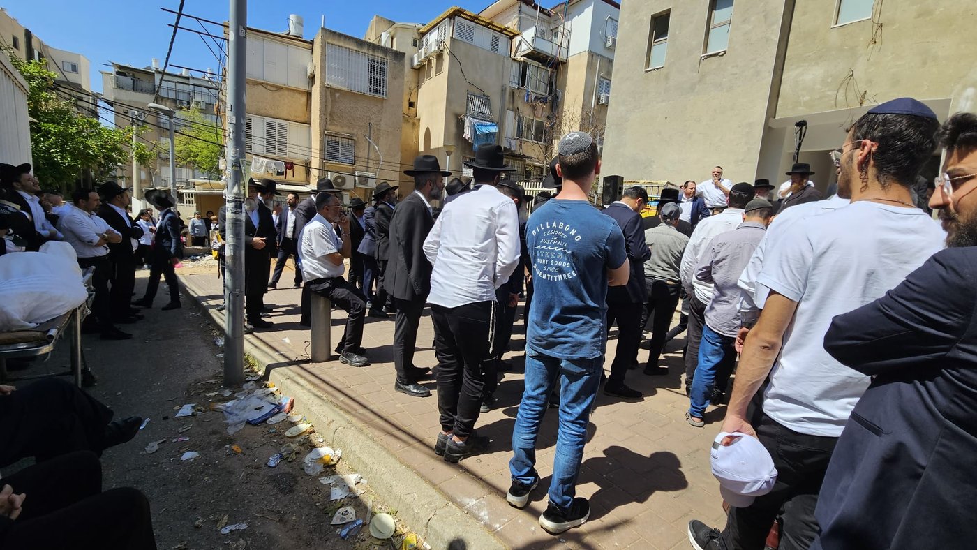 הלוויתוש ל הרב אהרון יום טוב ז"ל בבני ברק
