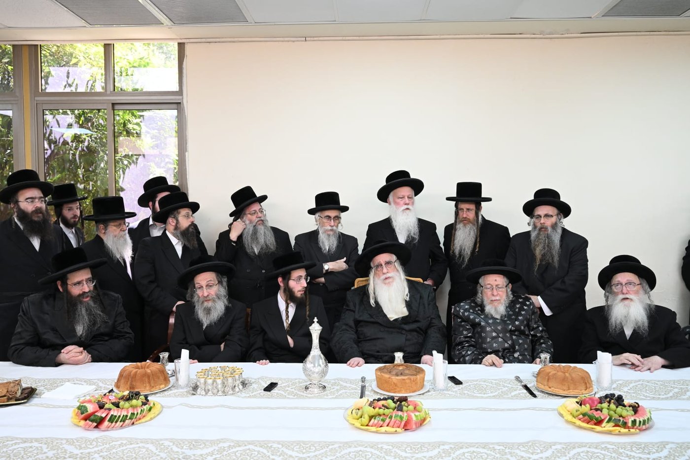 בבית האדמו"ר: החסידים חגגו את השידוך הסודי של הנכדה