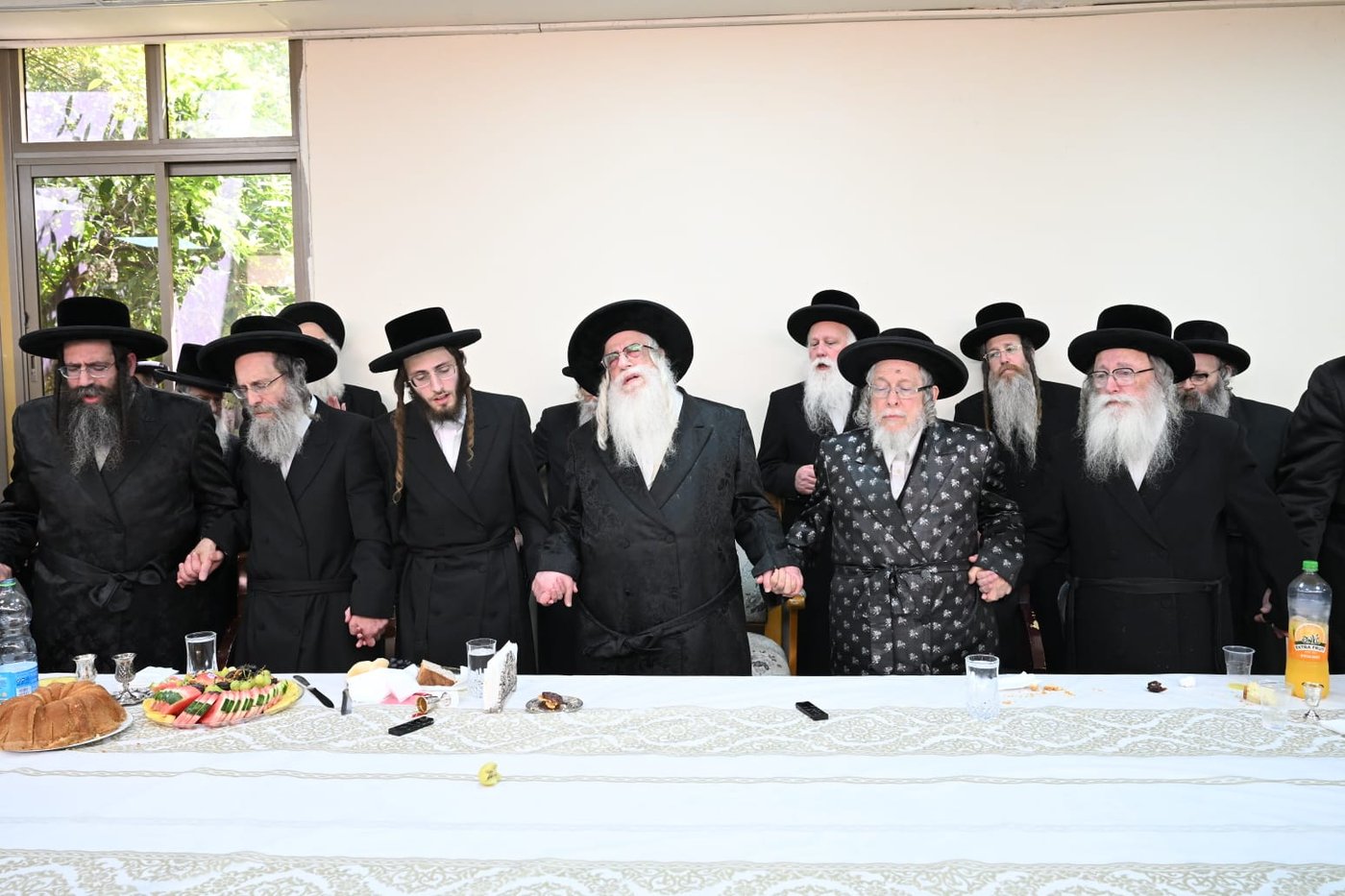 בבית האדמו"ר: החסידים חגגו את השידוך הסודי של הנכדה