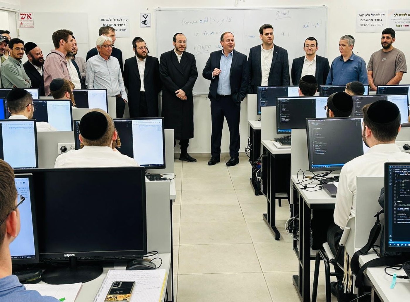 ראובן פינסקי ערך סיור בכיתות הלימוד במסגרת תכנית "מעלות 5"