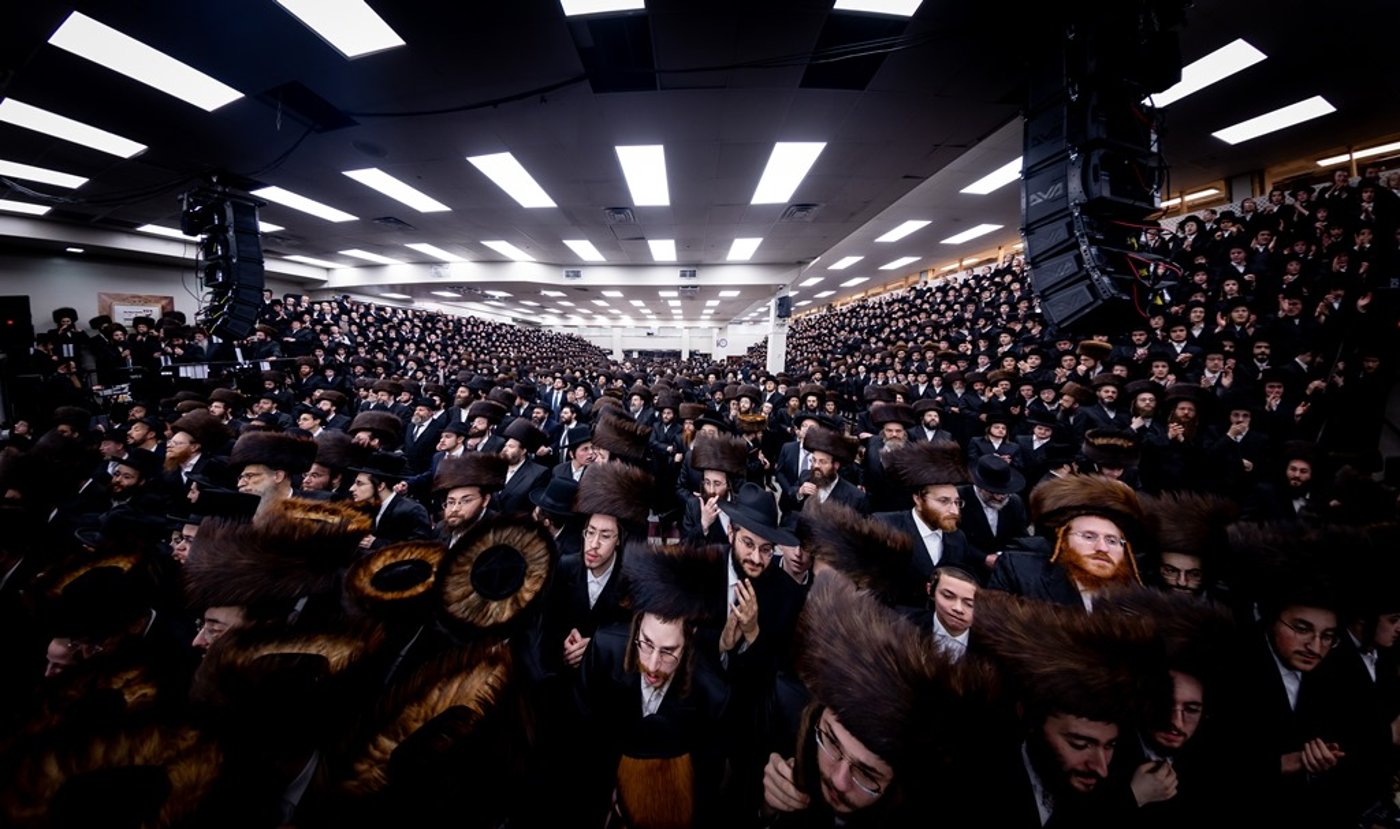 חתונת נכדת האדמו"ר מבאבוב 45: הילדים פיזזו עם הדמיית בית המדרש החדש