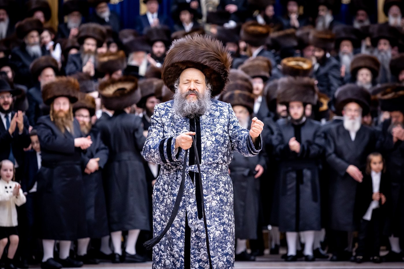 חתונת נכדת האדמו"ר מבאבוב 45: הילדים פיזזו עם הדמיית בית המדרש החדש