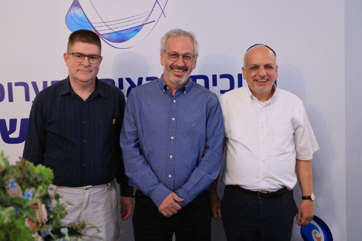 מימין: יגאל רוח-יו"ר קבוצת אפיקים עו"ד בני דרייפוס מנכ"ל מפעל הפיס שי לירז-מנהל אגף תדמית במפעל הפיס