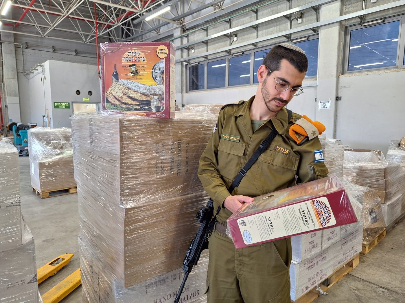 120,000 הגדות, 160 אלף כוסיות יין ועשרות אלפי מצות: כך נערכים בצה״ל לליל הסדר