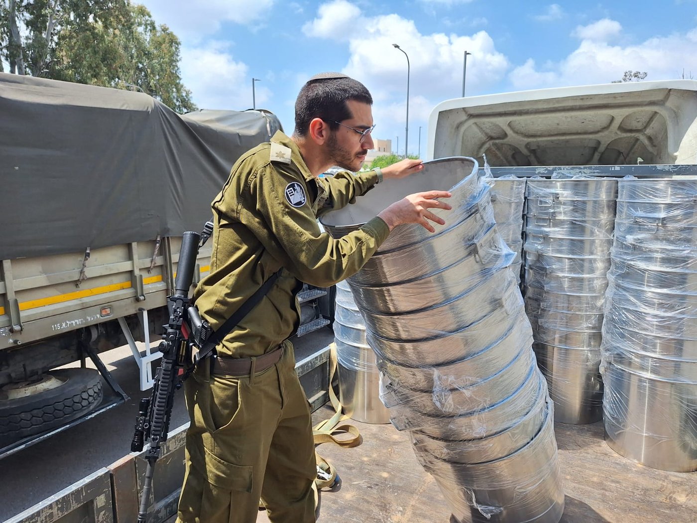 120,000 הגדות, 160 אלף כוסיות יין ועשרות אלפי מצות: כך נערכים בצה״ל לליל הסדר